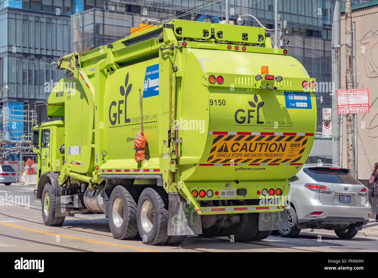 How Garbage Trucks manage the waste?
